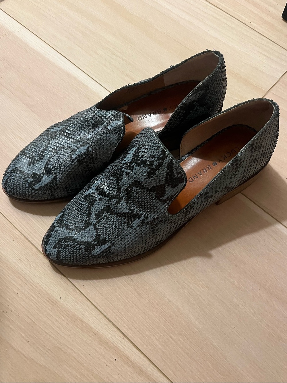 Lucky Brand Women's Gray Snake-Print Slip-On Loafers